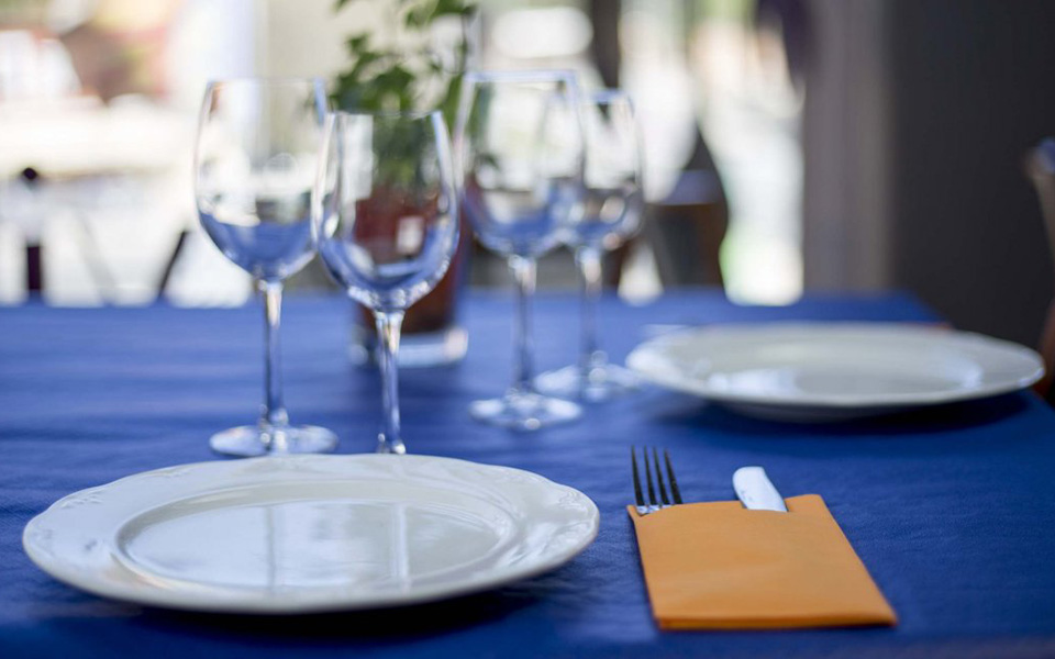 Нетканая скатерть